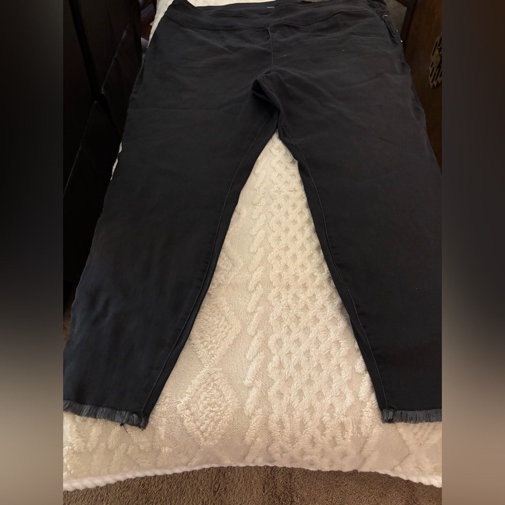 Women’s INC Black Jegging Pull On Jean Fringe at ankle. 26W